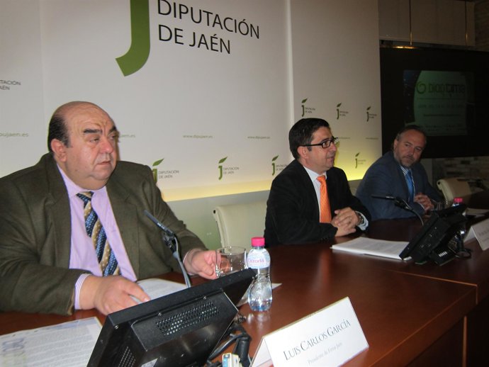 García Junto A Reyes Y El Delegado De Economía, Innovación Y Ciencia Hoy