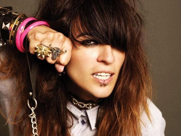 La Cantante Y Compositora Extremeña Bebe