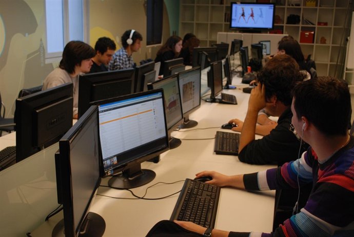 Alumnos De La Escuela De Arte Multimedia Idem