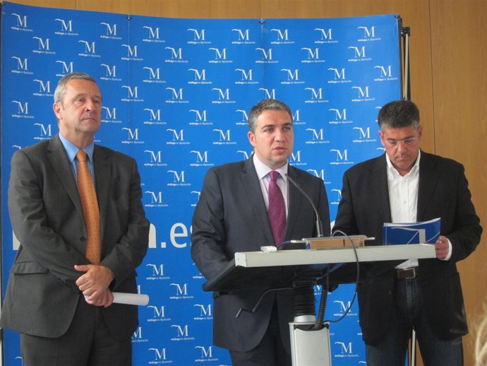 Armijo (Dcha) En Rueda De Prensa Junto A Bendodo Y El Gerente Del PRP, Luis Díaz