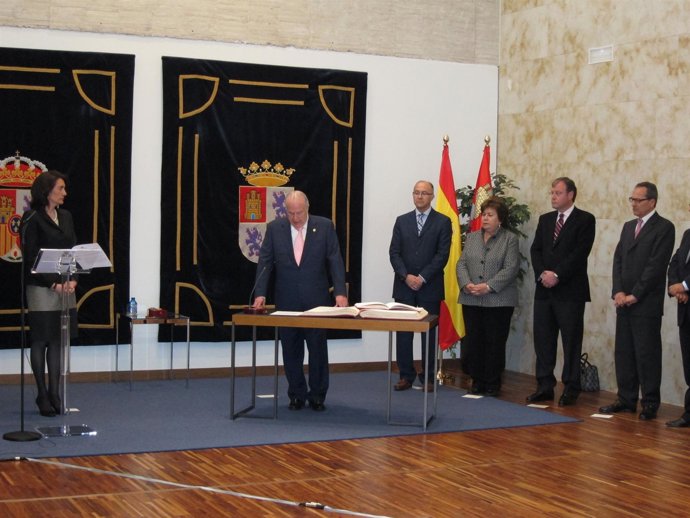 Amoedo Jura Su Cargo Ante La Presidenta De Las Cortes