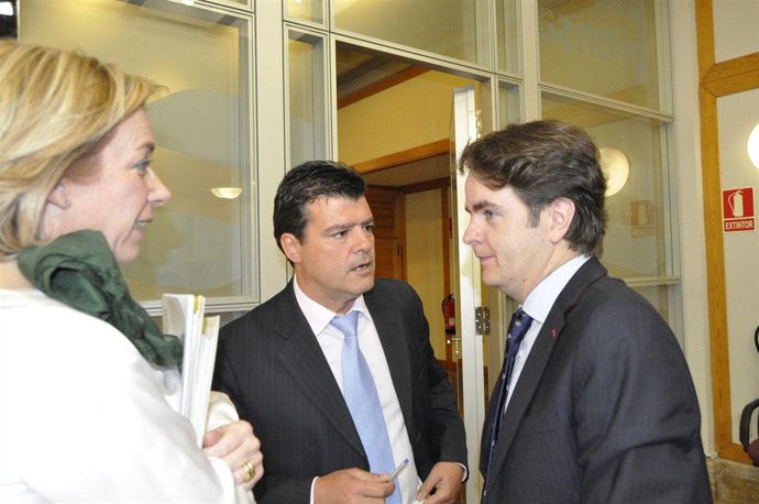Roberto Bermúdez De Castro, Dolores Serrat Y Javier Allué, De La DGA.