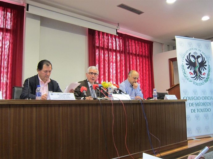 Represtentantes Del Colegio De Médicos En Rueda De Prensa