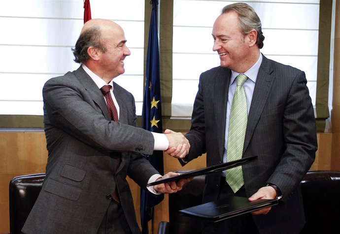 De Guindos Y Fabra Tras Firmar El Acuerdo De Integración De Oficinas Del IVEX