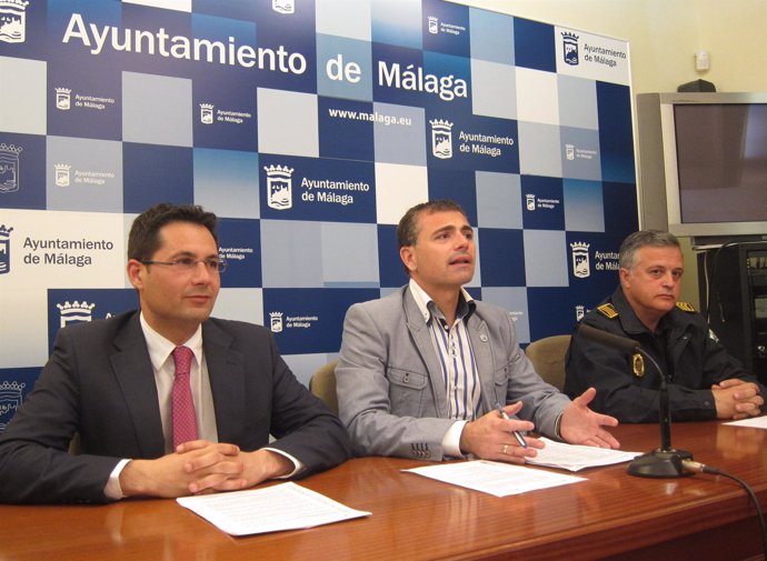 Pomares, Andrade Y Cerezo Presentan Un Subgrupo De Mediación Policial