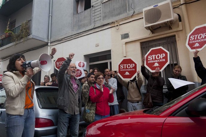 Intentan Evitar Que Una Familia Sea Desahuciada