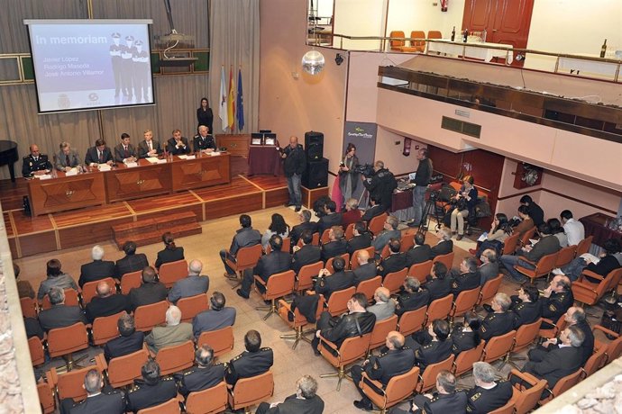 Homenaje A Los Policías Fallecidos En El Orzán, En A Coruña