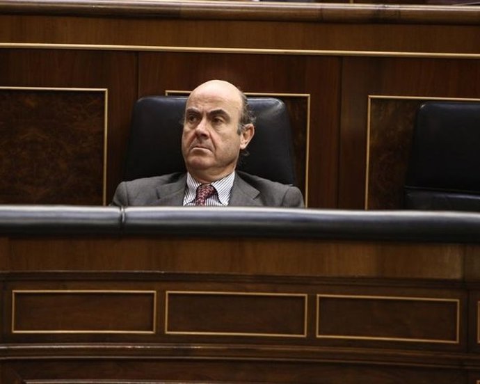 De Guindos se queda solo