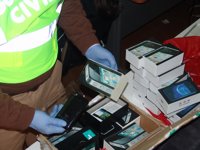 Tres detenidos en Carmona por vender 'iPhone' falsos a través de Internet