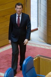Feijóo ofrece su "compromiso como presidente" de trabajar para solucionar el problema de las preferentes