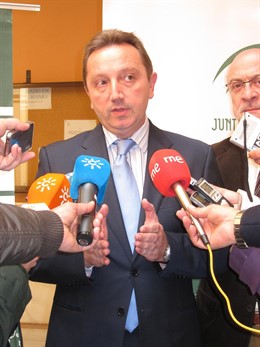  Manuel Recio, Ante Los Medios. 