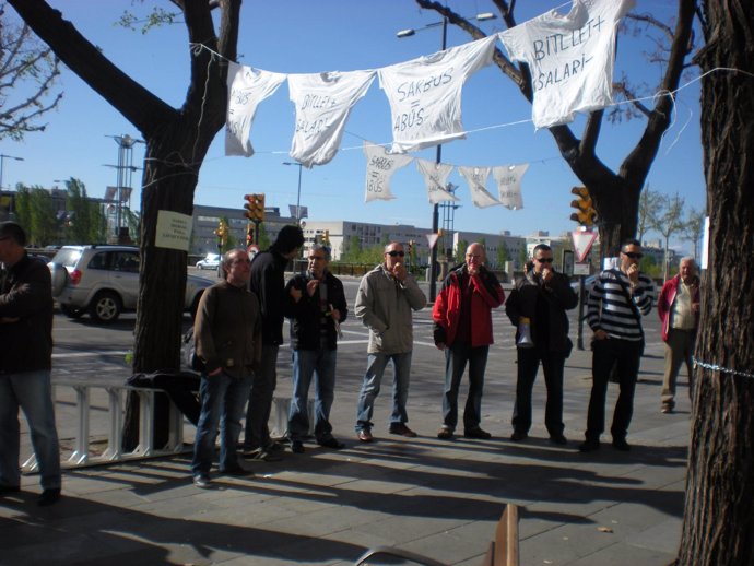 Trabajadores De Autobusos De Lleida Concentrados