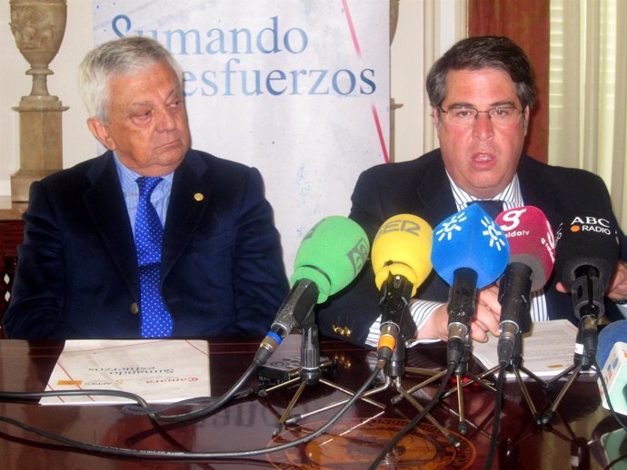 El Presidente De La Cámara De Comercio, Francisco Herrero, Y Gregorio Serrano