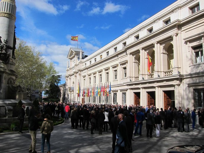 Senadores Congregados Tras El Simulacro De Desalojo De La Cámara