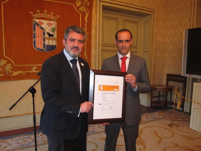Arroitia Recibe La Certificación