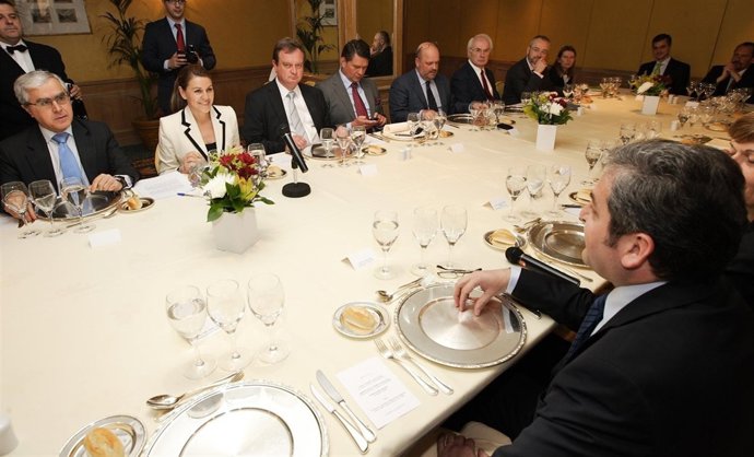 Cospedal Con Embajadores De La UE