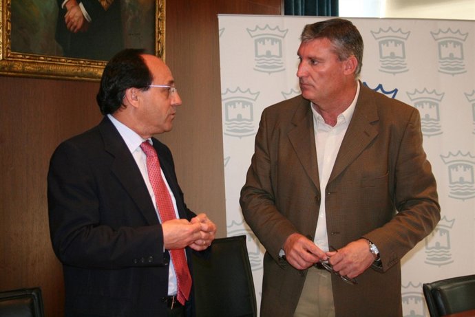 El Alcalde De Cartaya, Y Responsable Regional De Red Eléctrica Española. 