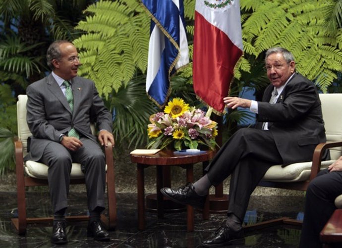 El Presidente Mexicano, Felipe Calderón, Y El Cubano, Raúl Castro.