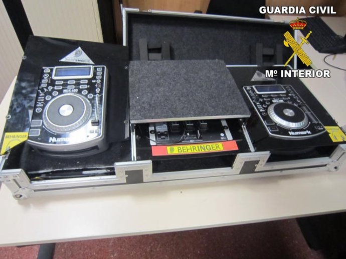 Mesa De Mezcla En La Que Ocultaba La Droga