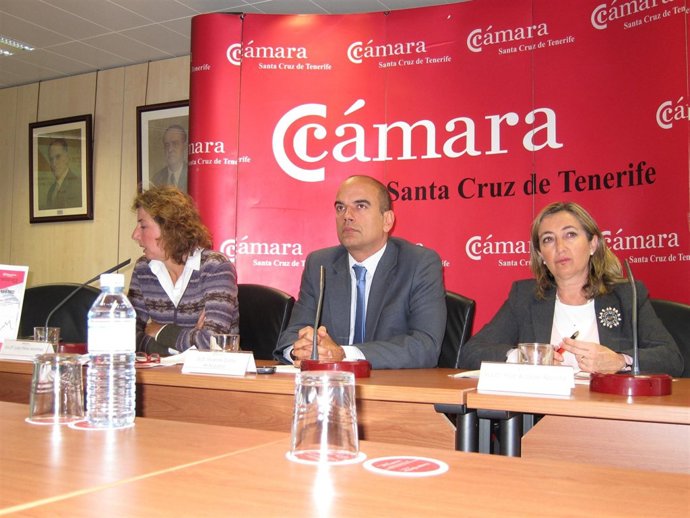 Pérez, Dorta Y Alcaide, En Rueda De Prensa