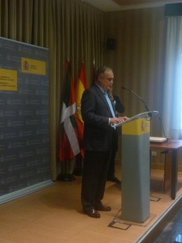 El Subdelegado Del Gobierno En Álava, Antonio Sáenz De Santamaría.