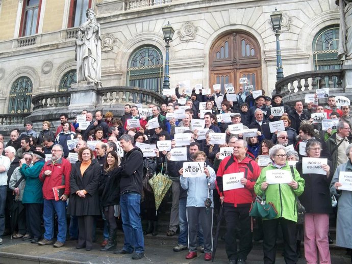 Concentración De Bildu Por La Muerte De Iñigo Cabacas