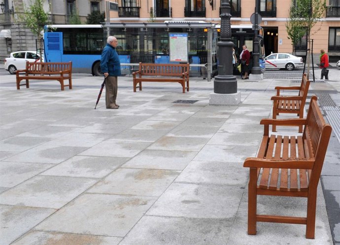 Imagen Del Mobiliario Urbano De La Ciudad De Madrid