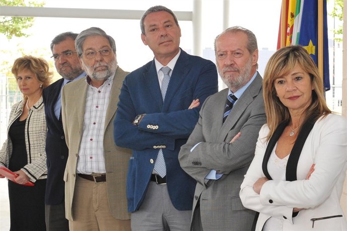 En El Centro, El Consejero De Educación En Funciones, Álvarez De La Chica, Hoy