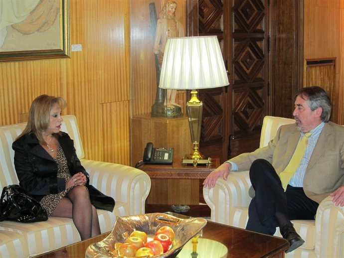 Belloch Y La Alcaldesa De Renca (Chile)