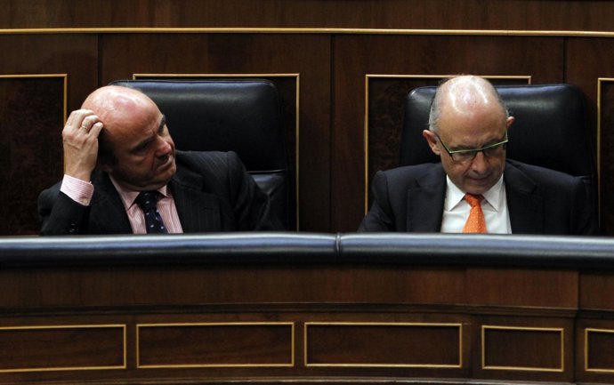 Ministro De Hacienda, Cristóbal Montoro, Y Ministro De Economía, Luis De Guindos