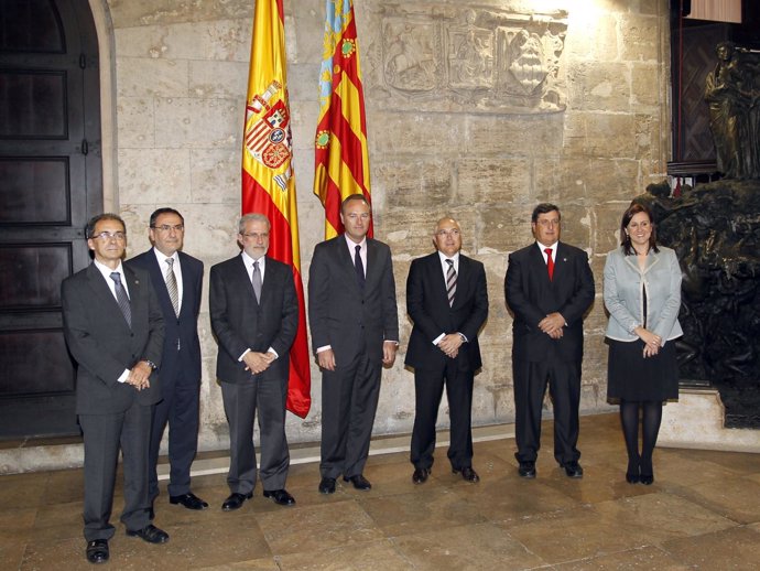 Fabra Y Catalá Con Los Cinco Rectores De Las Universidades Públicas Valencianas.