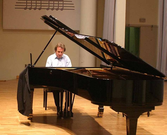 La OV  Y El Pianista Austriaco Rudolf Buchbinder Actuarán En El Palau