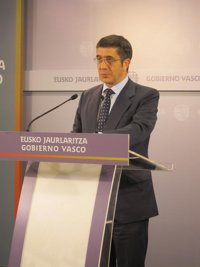 AV.-Patxi López dice que, si Aguirre no cree en el Estado de las autonomías, no se entiende que presida su comunidad 