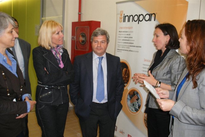 El Director General De Industria Alimentaria Fernando Burgaz Ha Visitado Este Ju