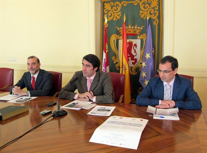 José M. Cendón (D), Suárez Quiñones (C) Y Miguel Díaz (I)