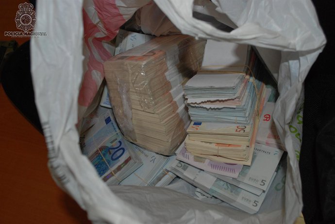 Dinero Sustraído Por Los Atracadores En El Asalto A Un Banco