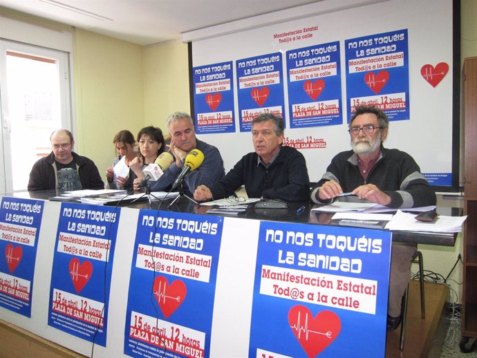 Miembros De La Plataforma Contra La Privatización De La Sanidad En Aragón