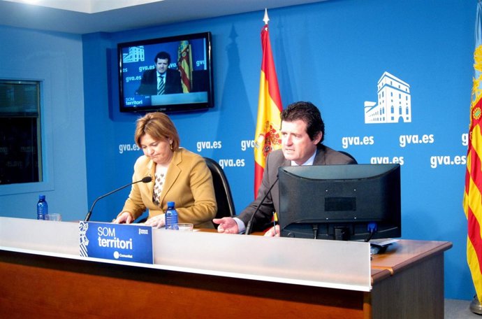 José Císcar Acompañado De Isabel Bonig En La Rueda De Prensa Posterior Al Pleno