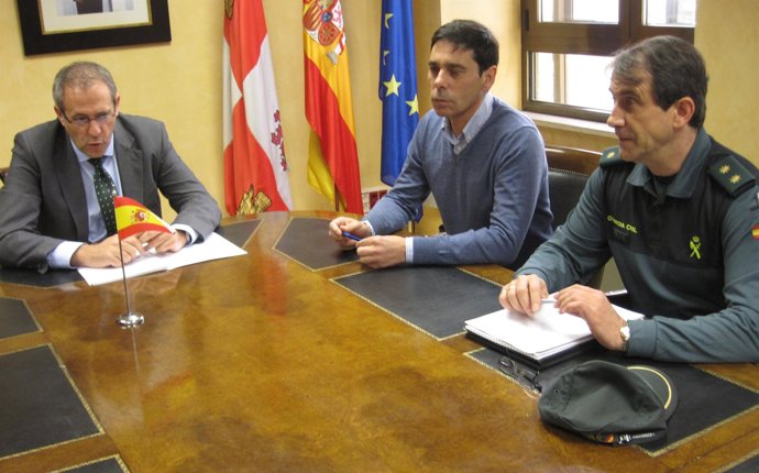 El Subdelegado Del Gobierno En Una Reuión Con Miembros De Asaja Y Guardia Civil