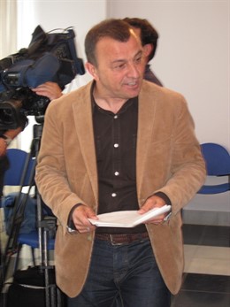 Tejada Antes De Una Rueda De Prensa