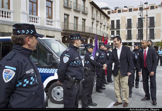 Policía Local De Guadalajara Y Antonio Román