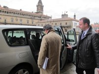 Conde Roa despacha por la mañana en el Ayuntamiento, a la espera del auto del lunes sobre su imputación formal