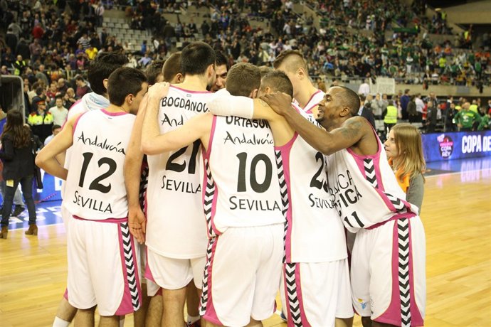 Piña Del Banca Cívica Baloncesto 