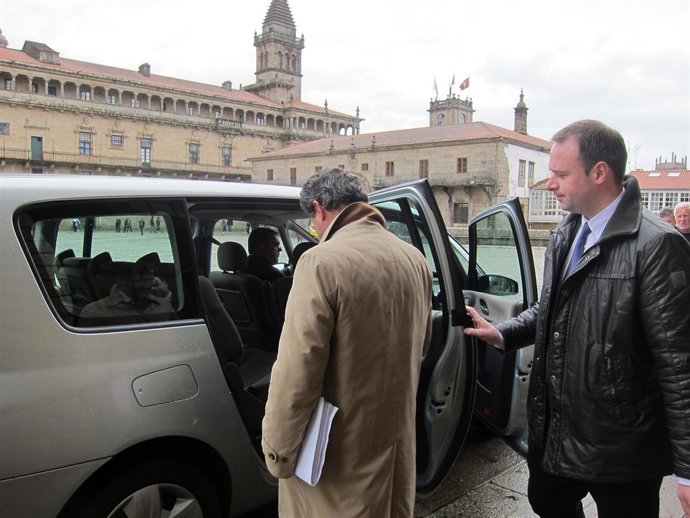 Conde Roa Abandona El Pazo De Raxoi Tras Despachar Toda La Mañana