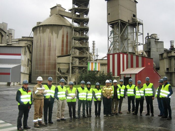 Visita De Parlamentarios Navarros A Cementos Portland.