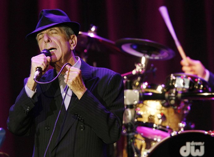 El cantante poeta y escritor Leonard Cohen
