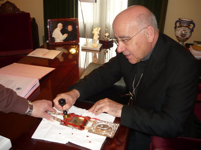 El Obispo De Huelva, José Vilaplana, Lacra La Reliquia. 