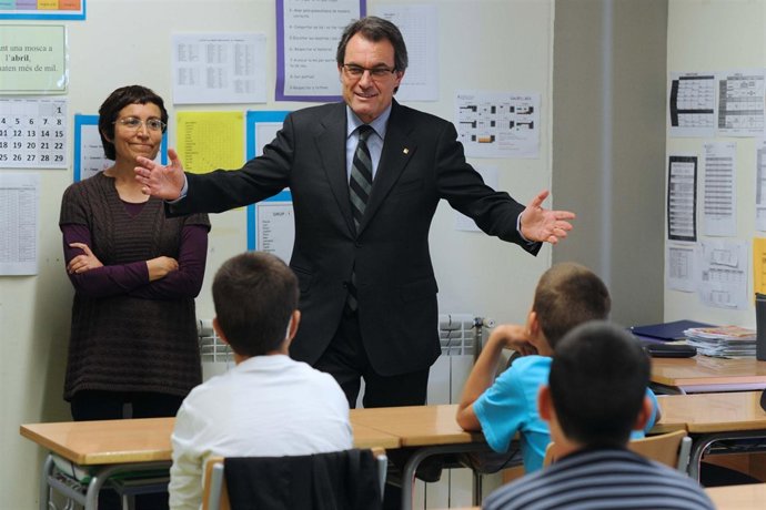 Artur Mas Inaugura La Escuela Les Savines De Cervera                      