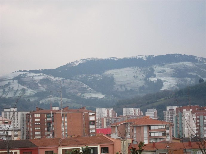 Cumbres Nevadas En Bizkaia
