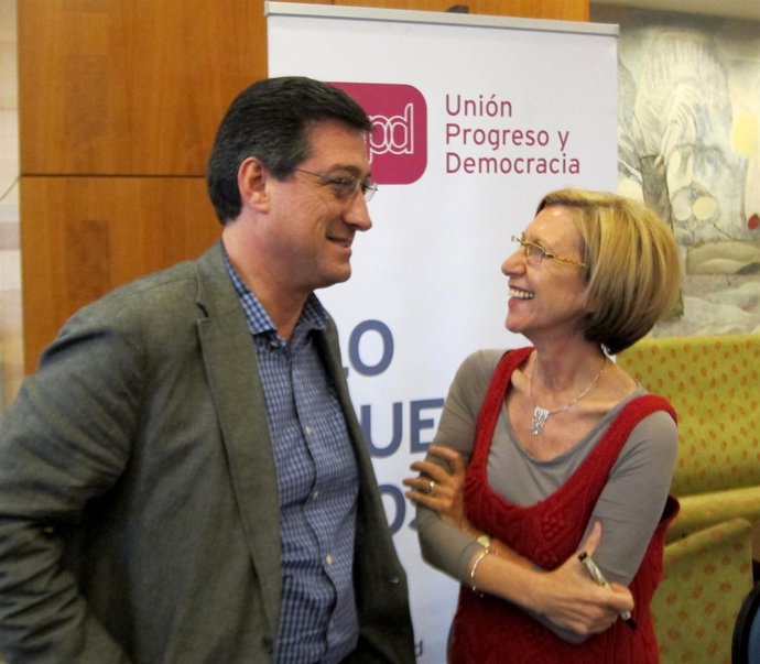 Los Diputados De Upyd Ignacio Prendes Y Rosa Díez Hoy En Sevilla